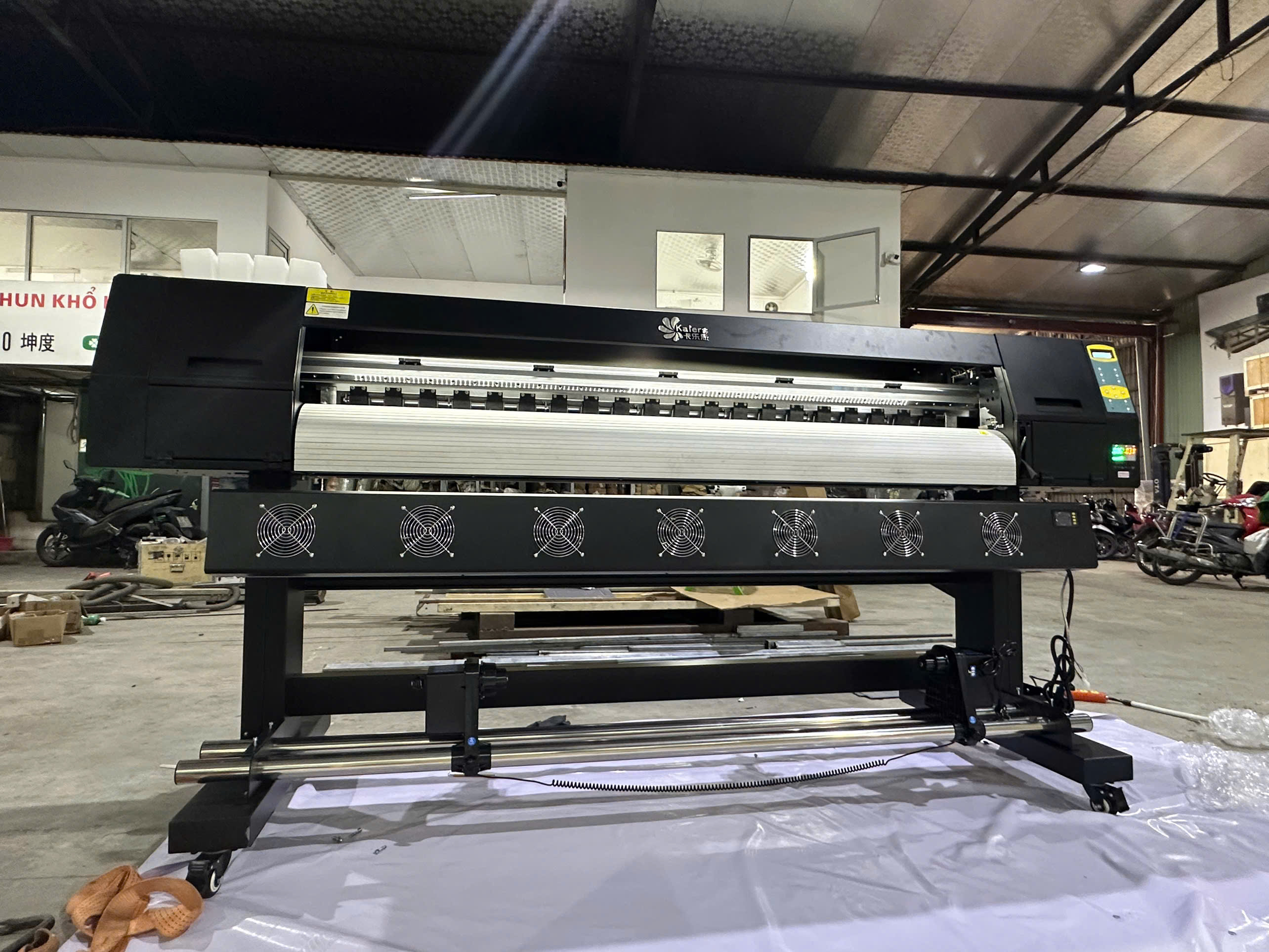 Máy In Decal Khổ Lớn KALERS 1901 – Tối Ưu Cho Xưởng In Chuyên Nghiệp